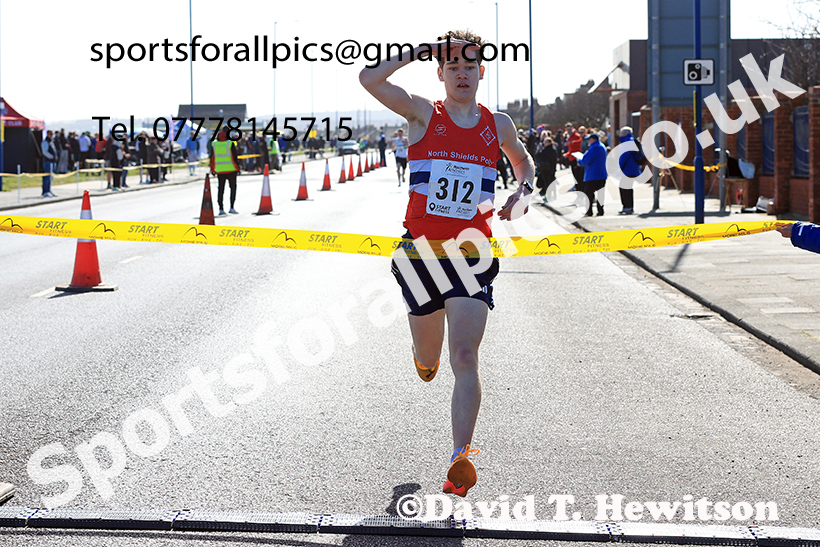 Mens under-17s 5k, 2025 Northern 12 and 6 Stage Road Relays and Junior 5k, Redcar. Photo: David T. Hewitson/Sports for All Pics